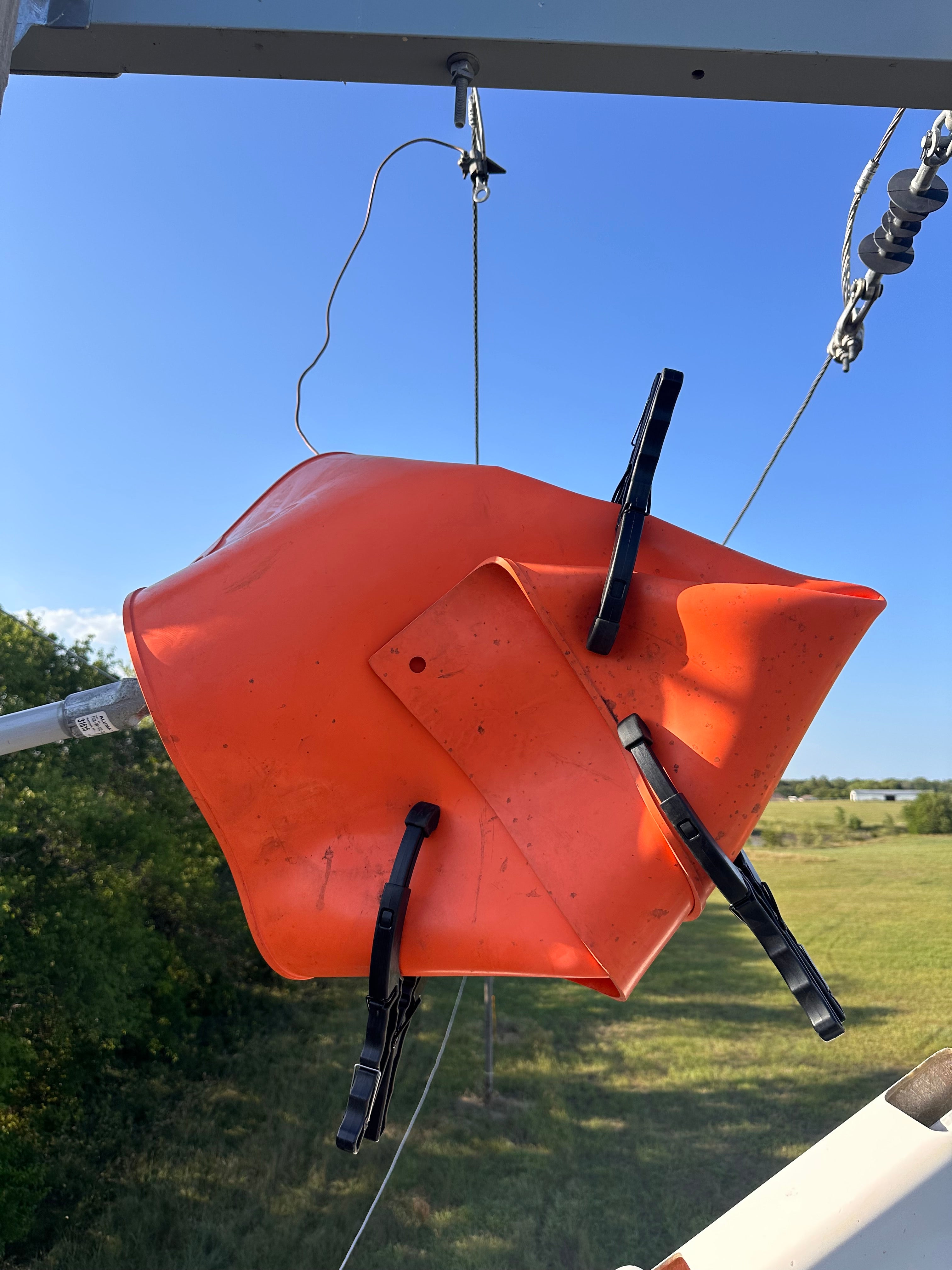 Extendable Blanket Clamp — Line Work Bucket Products