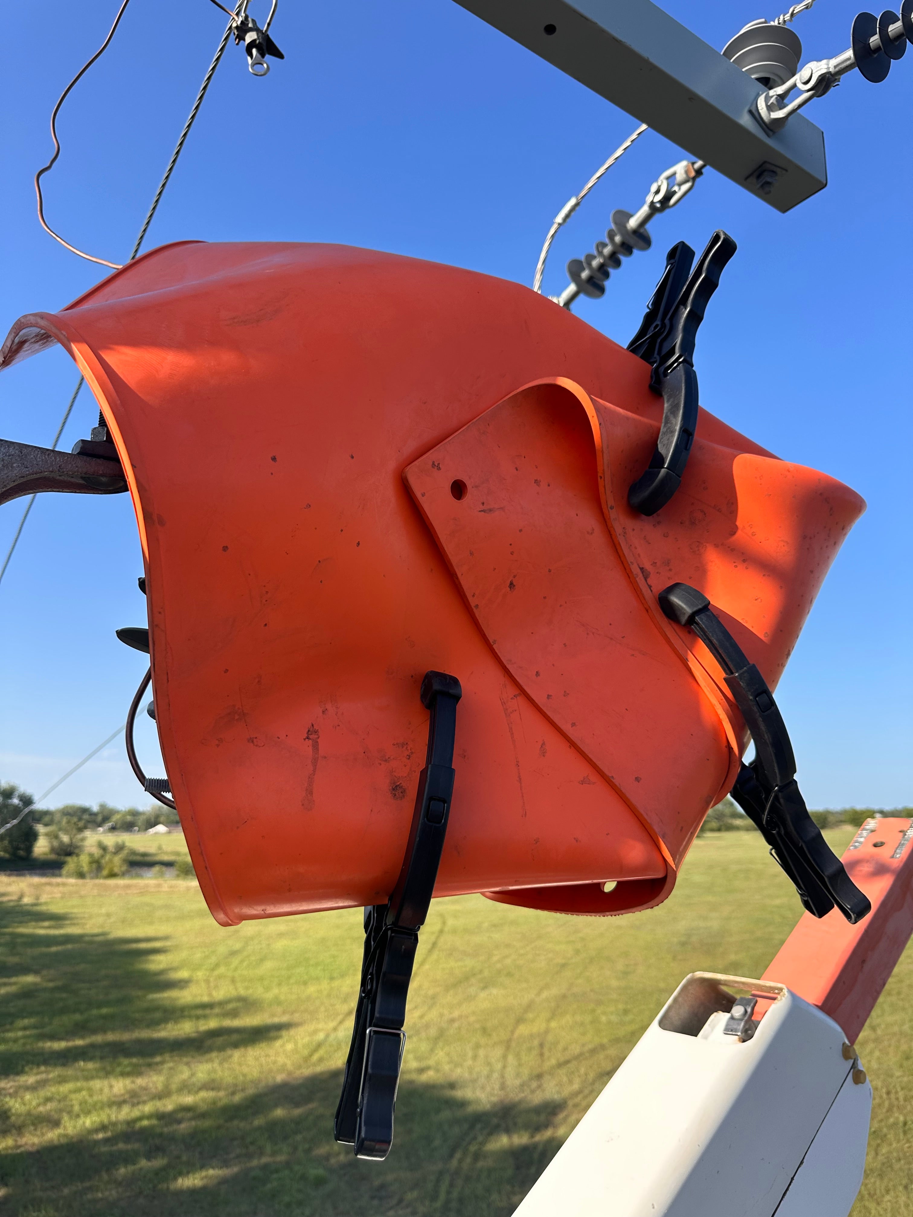 Extendable Blanket Clamp — Line Work Bucket Products