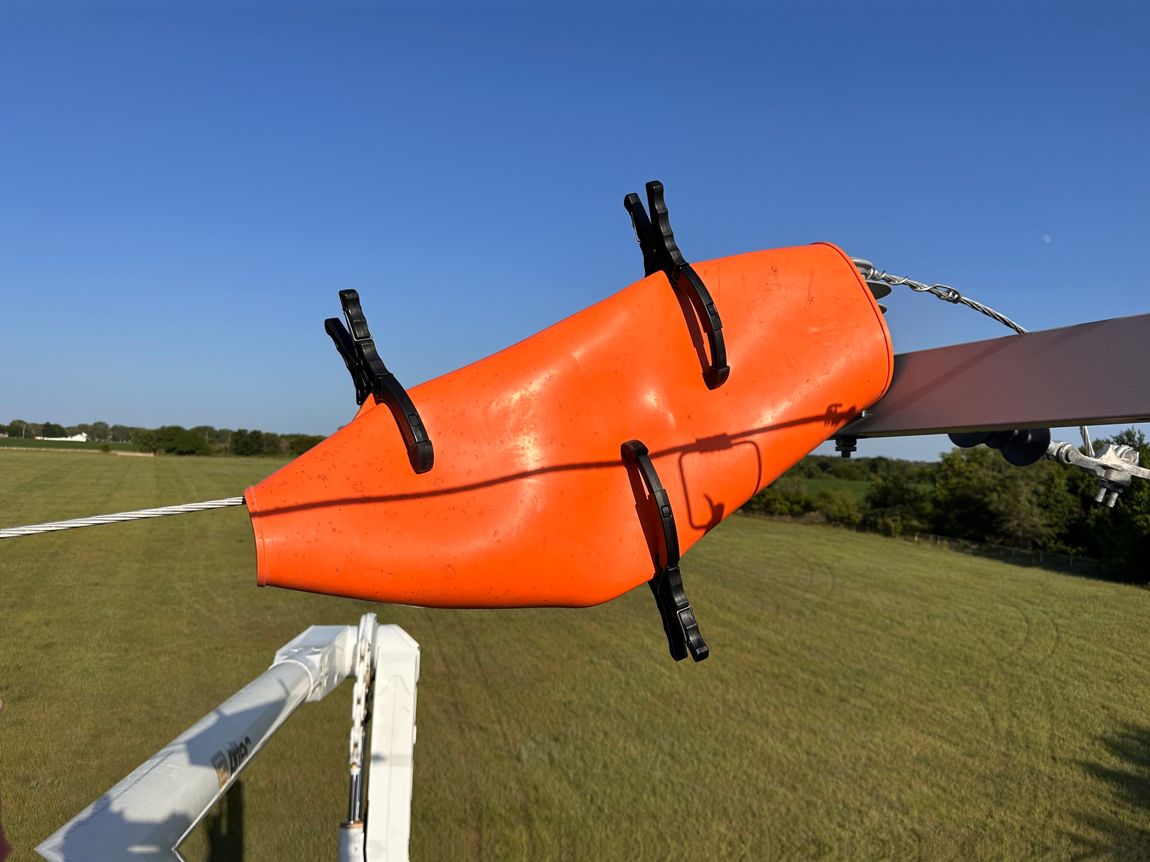 Extendable Blanket Clamp — Line Work Bucket Products