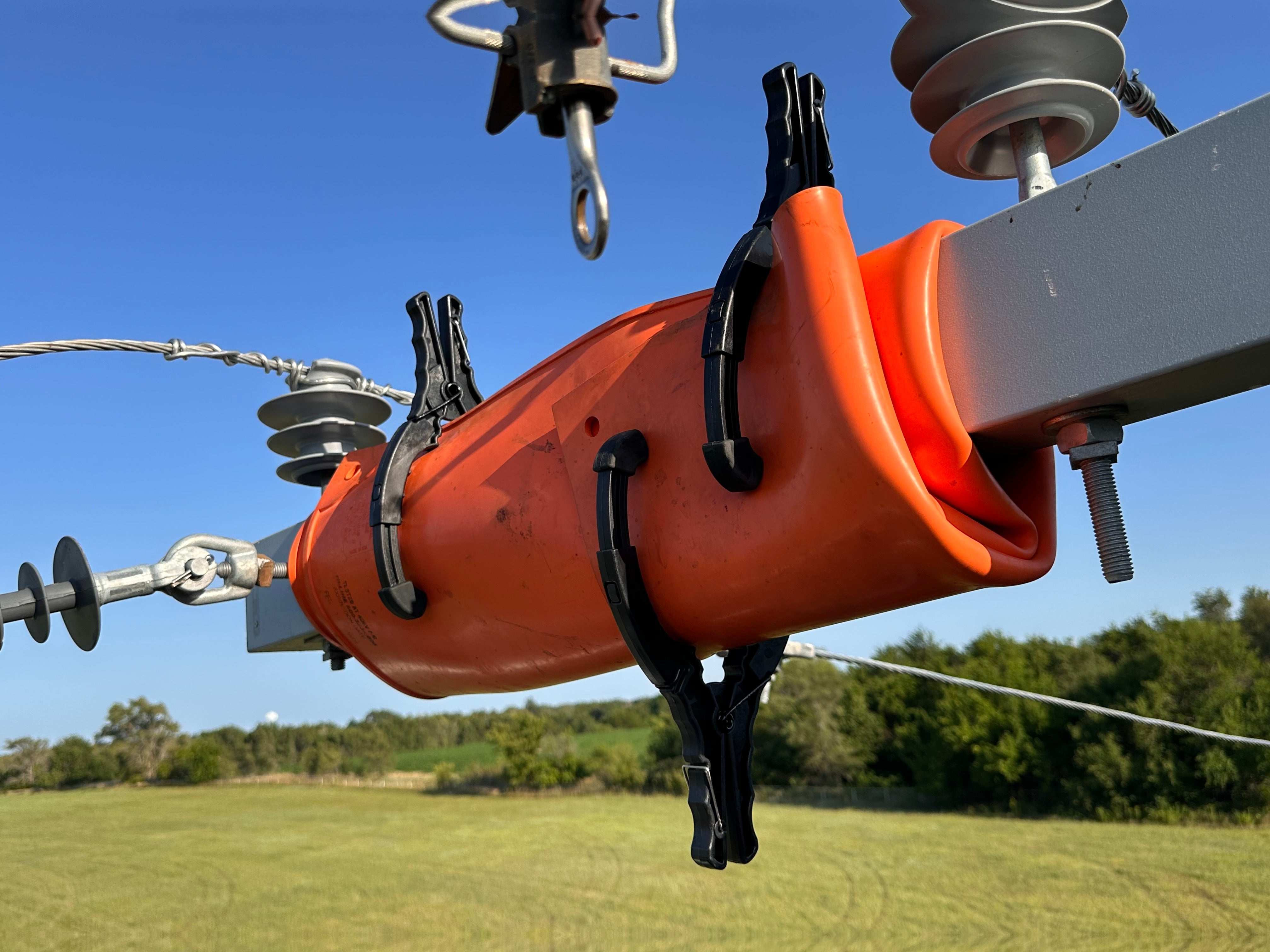 Extendable Blanket Clamp — Line Work Bucket Products